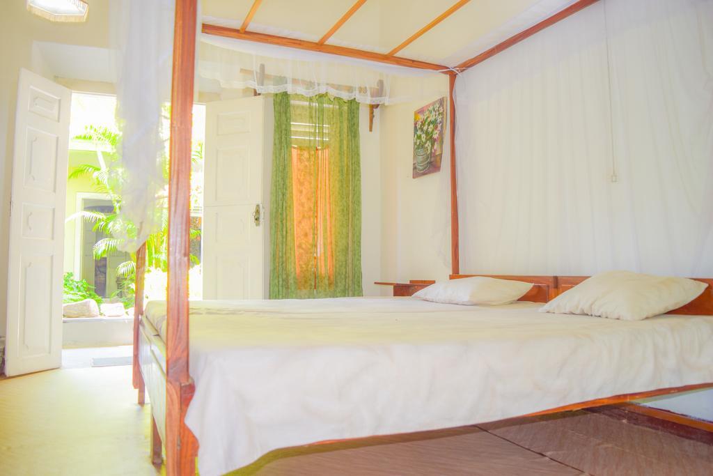 Shammie Guest House Хиккадува Экстерьер фото