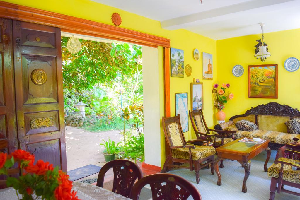 Shammie Guest House Хиккадува Экстерьер фото